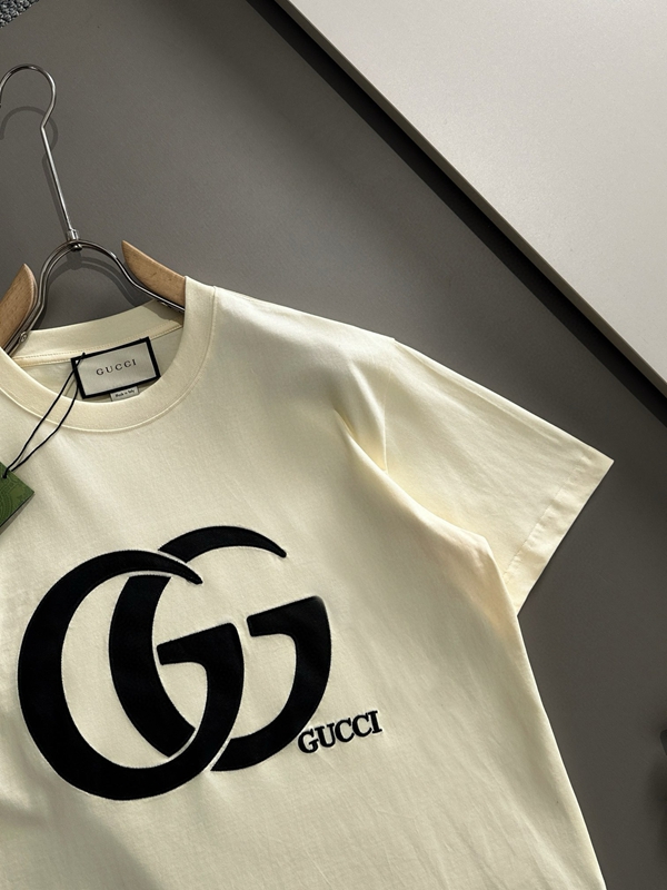 ブランドTシャツ側面デザイン